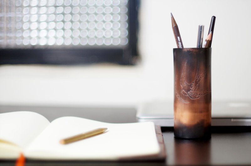 归鱼 |纸上系列| 红铜笔筒/花器-飞燕 - 笔筒/笔座 - 其他金属 