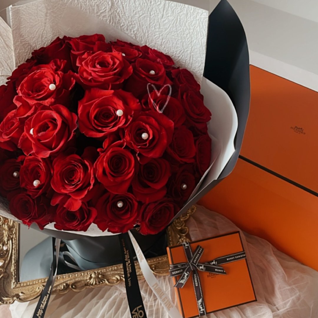 Luxurious Love 33朵奢华进口顶级红玫瑰圆形花束 - 干燥花/捧花 - 植物．花 