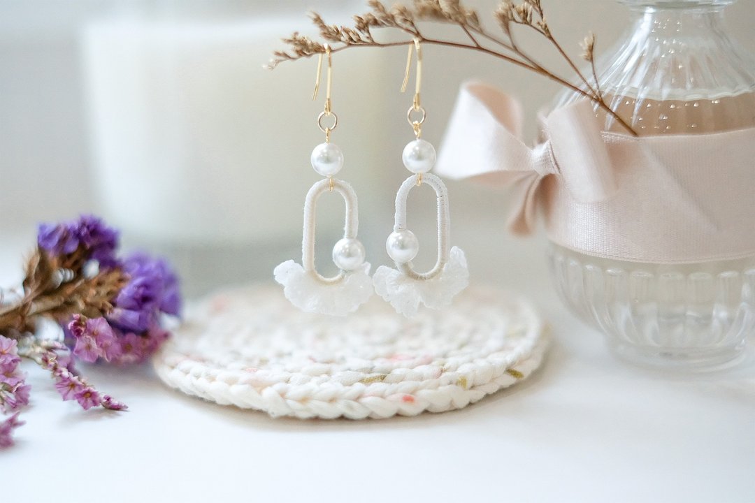 Crochet oval earring - 耳环/耳夹 - 贵金属 白色