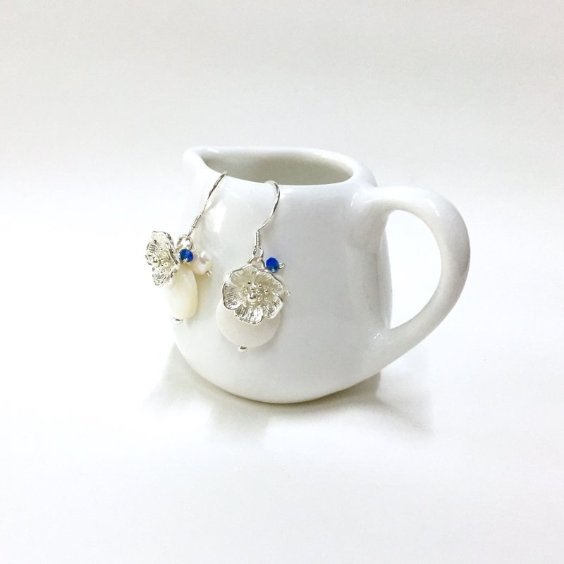 【若桑】|龙宫| 天然珍珠/白蝶贝/水晶/花朵耳环。925纯银耳环/耳钩/耳饰/耳夹 - 耳环/耳夹 - 宝石 蓝色