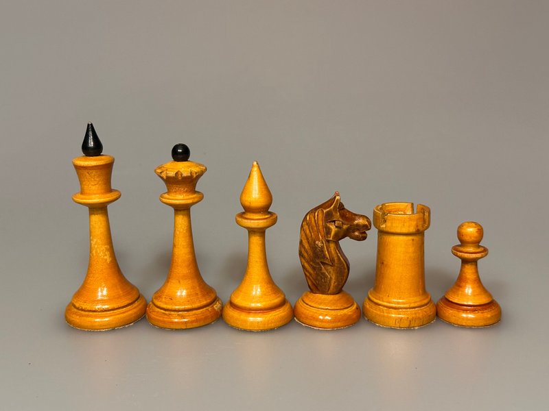 拉脱维亚/摩洛哥国际象棋套装 1963 年至 1970 年 - 桌游/玩具 - 木头 橘色