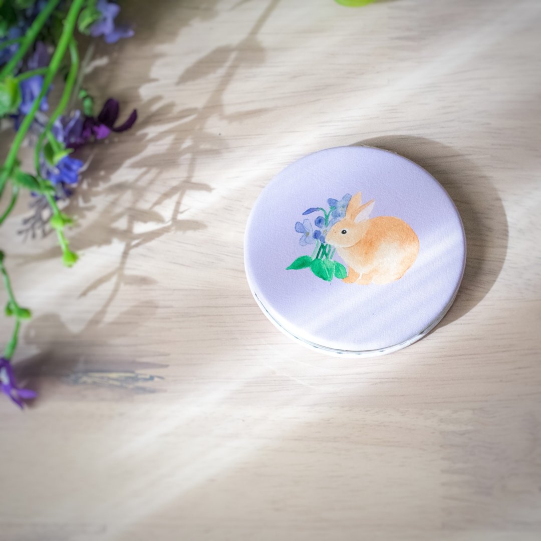 Sumire and rabbit compact mirror - 彩妆刷具/镜子/梳子 - 塑料 