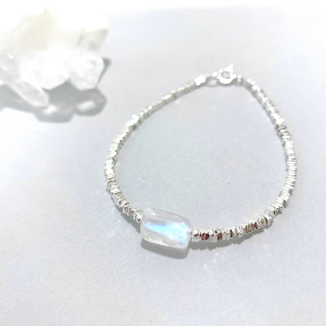 Ops Moonstone silver bracelet-月光石/蓝光/纯银/天然石/小碎银 - 手链/手环 - 其他金属 银色