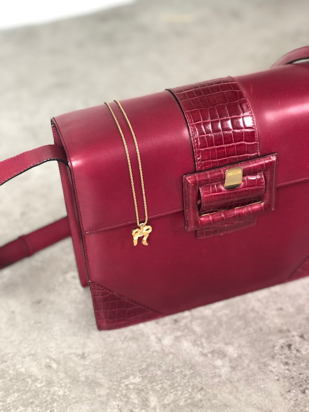 福袋5】CELINE  સેલિન 前扣装饰 鳄鱼压纹 肩背包 / Christian Dior 迪奥 项链 蝴蝶结 - 侧背包/斜挎包 - 真皮 红色