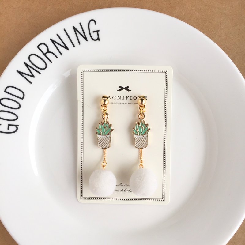 白色绿色仙人掌多肉植物可爱毛球耳环植物垂坠耳环 - 耳环/耳夹 - 羊毛 白色