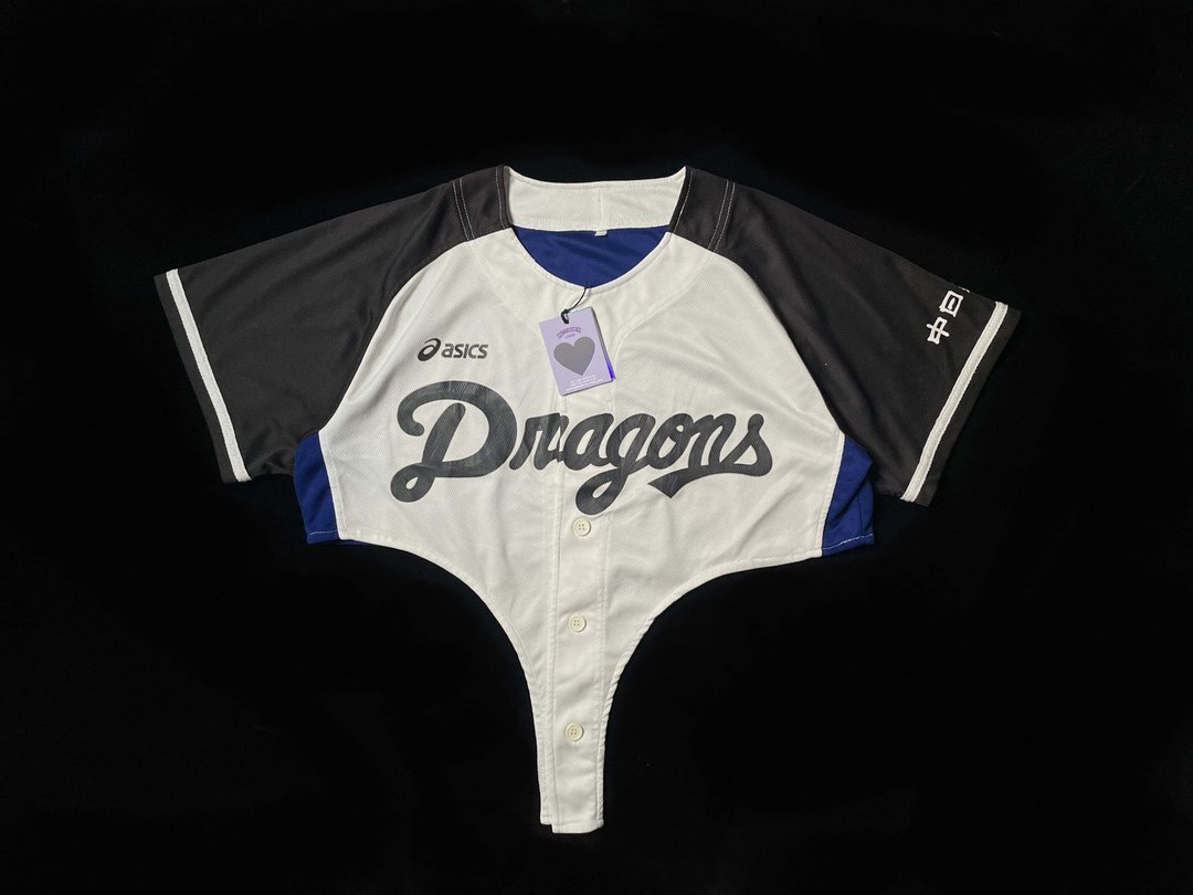 REGETHER 古着改制 短版造型棒球上衣-Dragons-12 - 女装上衣 - 棉．麻 蓝色