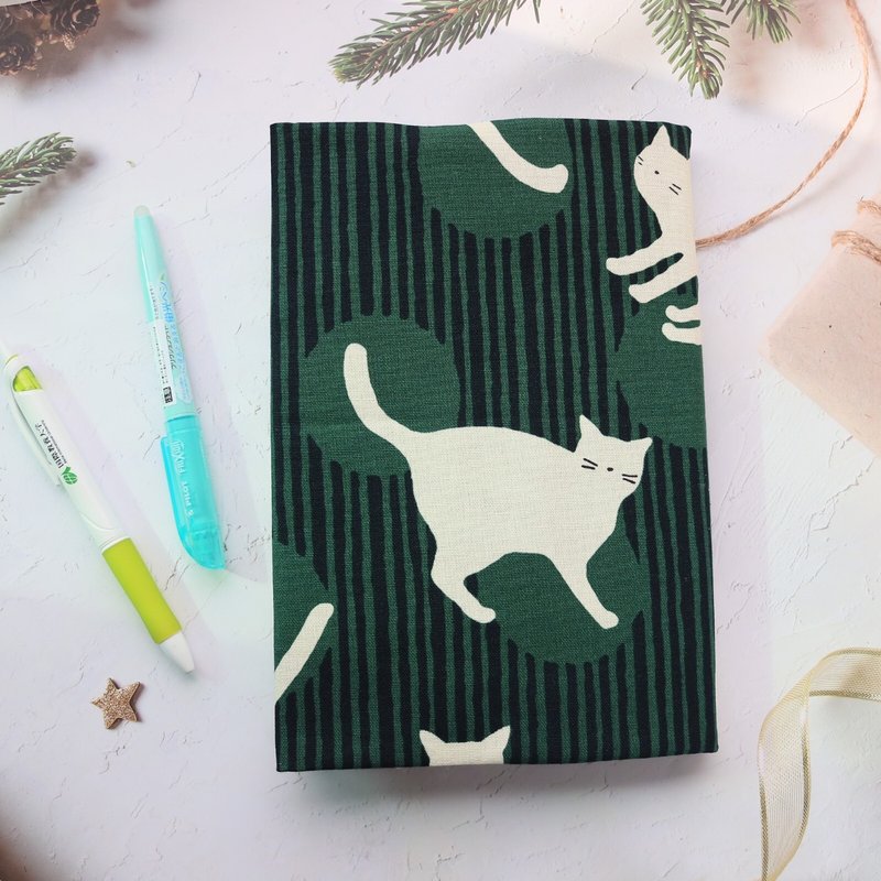 【小白猫-绿】 书衣  可调式书衣 手工书衣  A5 A6 B6 20K 16K - 书衣/书套 - 棉．麻 