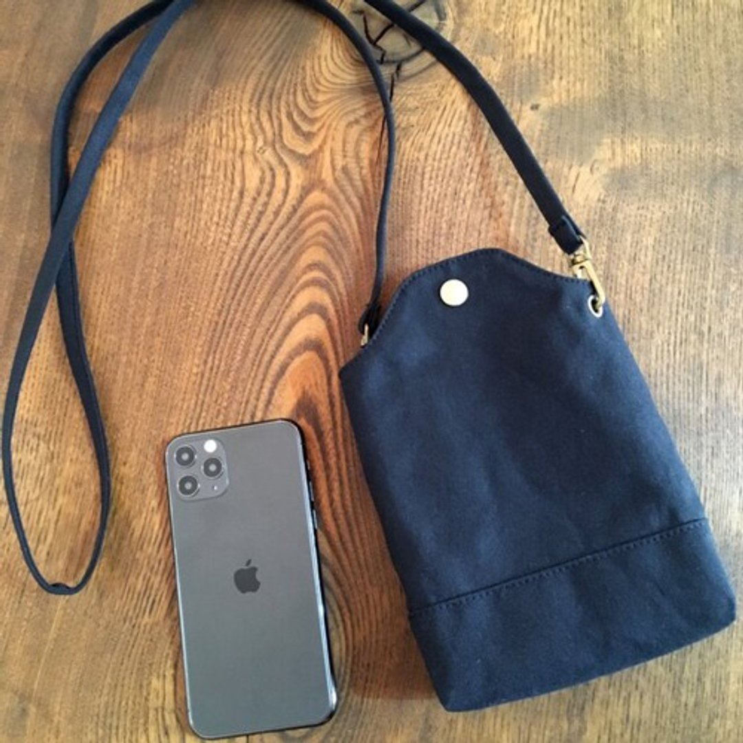 Kurashiki Canvas Smartphone Pochette Mini Sacoche Smartphone Shoulder Smartphone Pouch Black - 耳环/耳夹 - 棉 