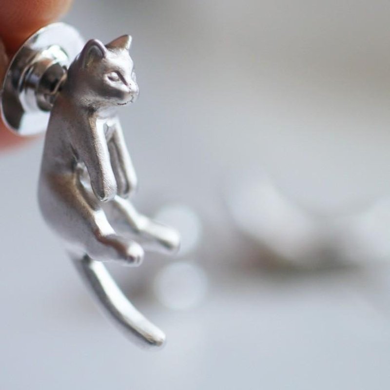 Cat pin brooch Gris (Silver) - 胸针 - 其他金属 银色