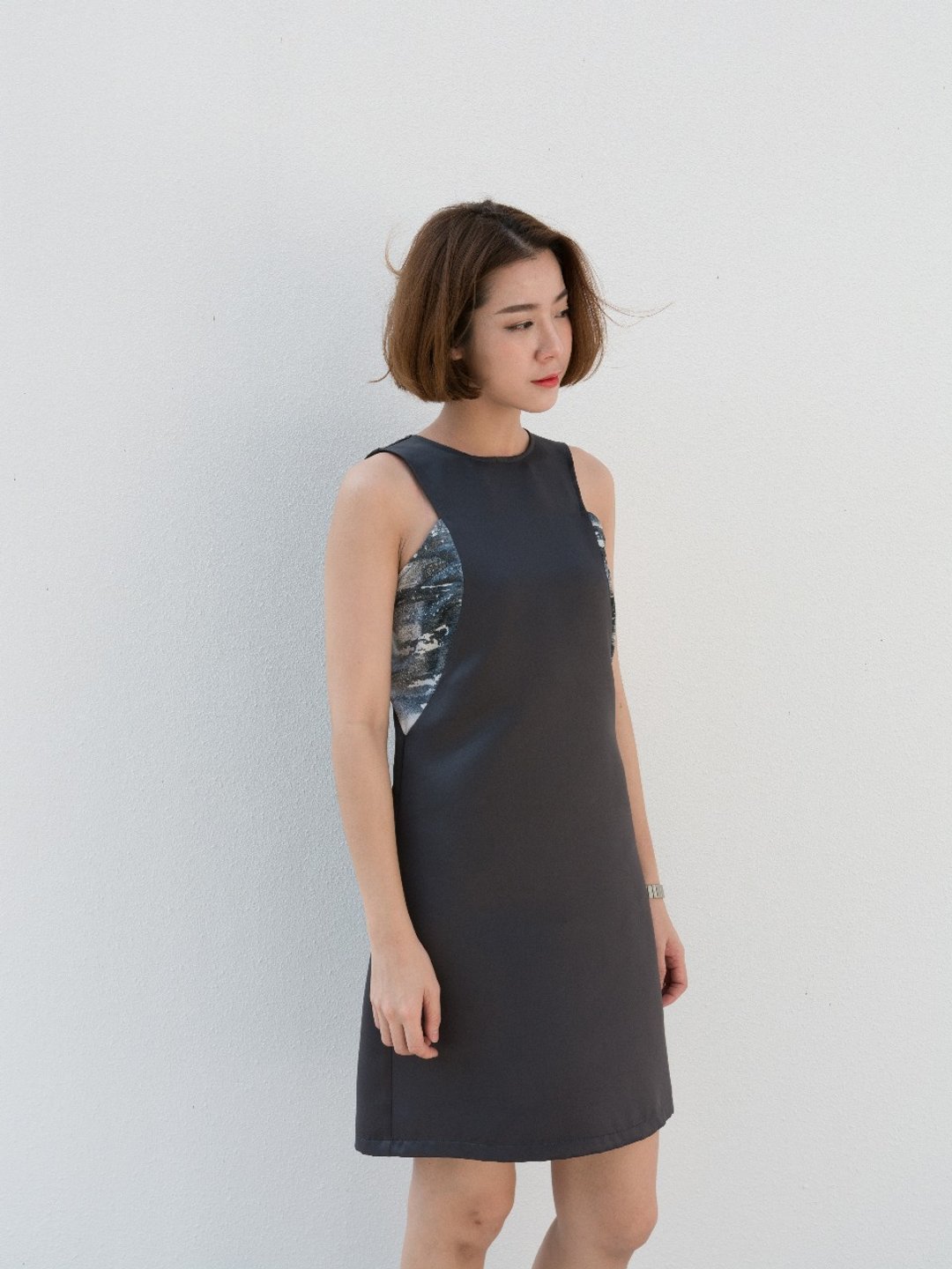 Greyblack V Cut Dress (Size S) - 洋装/连衣裙 - 其他材质 白色