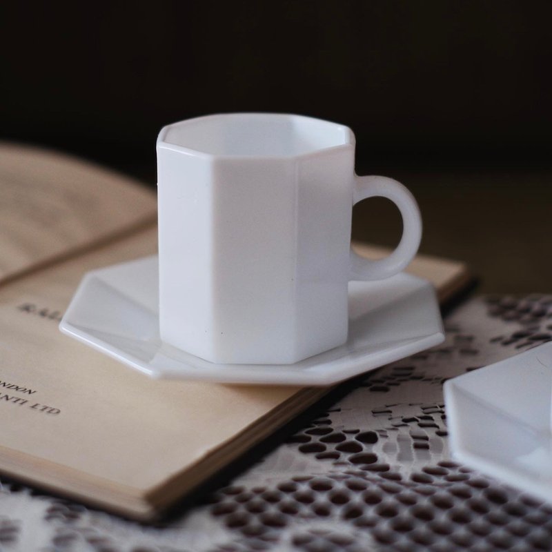 (全新)1980年法国 Arcoroc Octime 经典八角形白色杯碟 套装 - 咖啡杯/马克杯 - 玻璃 白色