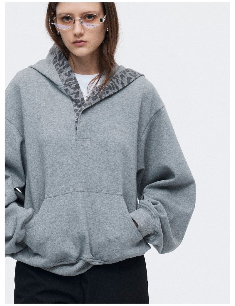 淺灰色 豹紋拼接裝飾大學T 休閒寬松廓形亨利領連帽衫套頭衛衣 - 女装休闲/机能外套 - 聚酯纤维 灰色