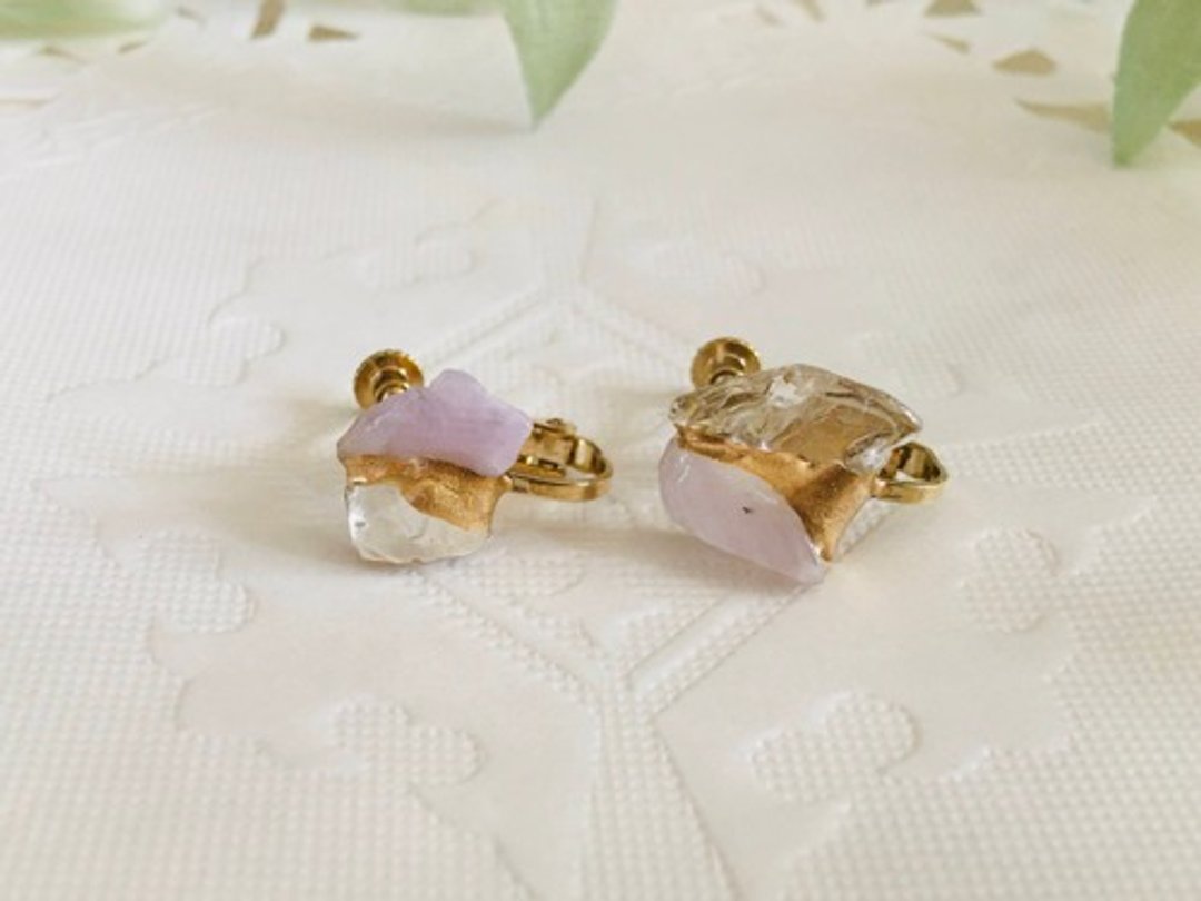 Kintsugi x natural stone earrings (milky kunzite, Himalayan crystal) - 耳环/耳夹 - 其他金属 