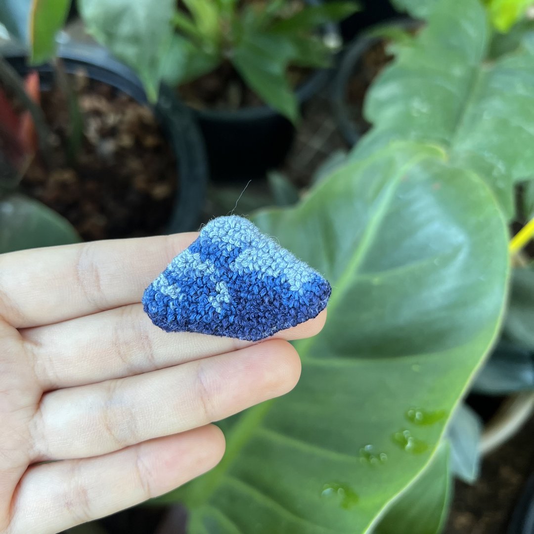 Hand Embroidery Brooch - Sapphire / Cloud a day - 胸针 - 绣线 