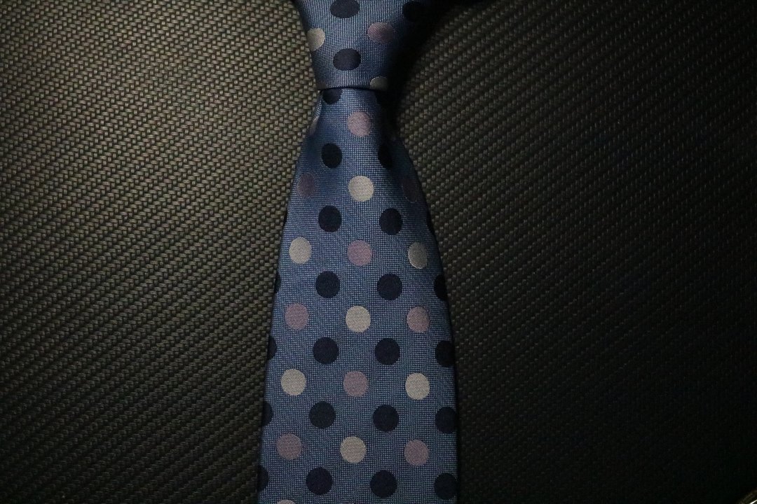 蓝色真丝领带/大波点刺绣英伦风绅士necktie - 领带/领带夹 - 丝．绢 蓝色