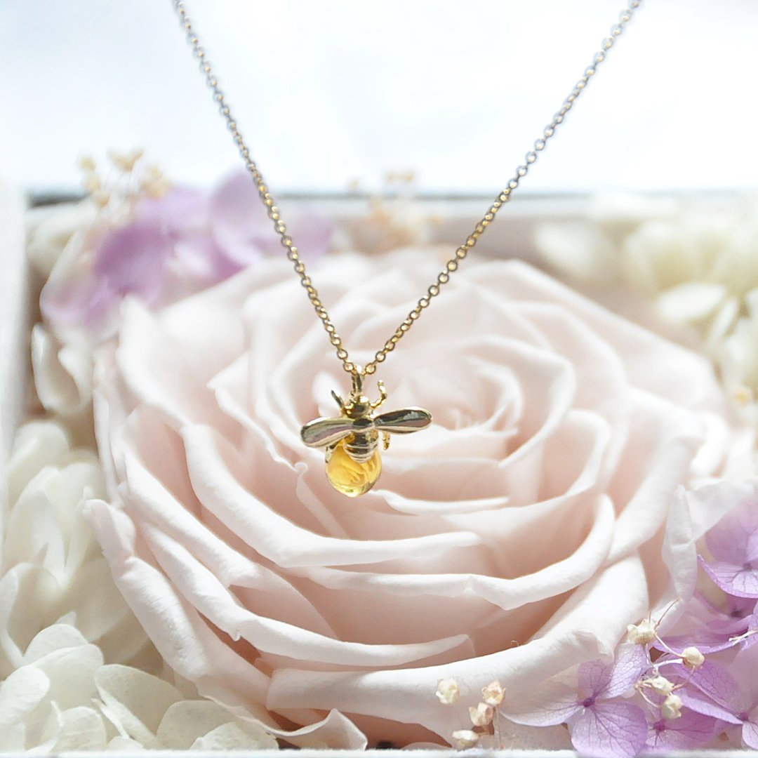 armei‘甜蜜蜜’小蜜蜂 采蜜糖 项链 Honey Bee Necklace - 颈链 - 其他金属 金色
