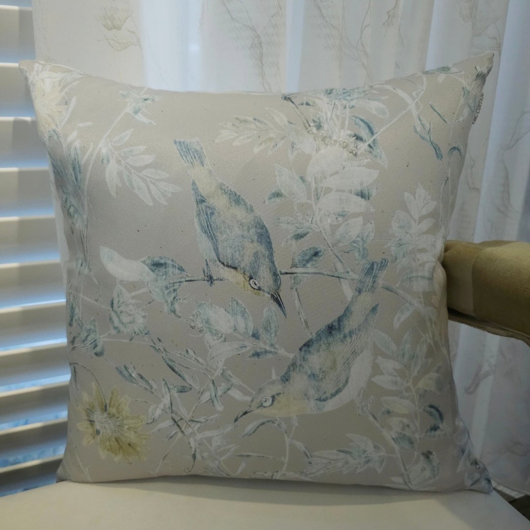 HC印花抱枕套  现货 欧美花版 HC7004-04 翠鸟蔚绿-肤底 - 枕头/抱枕 - 聚酯纤维 