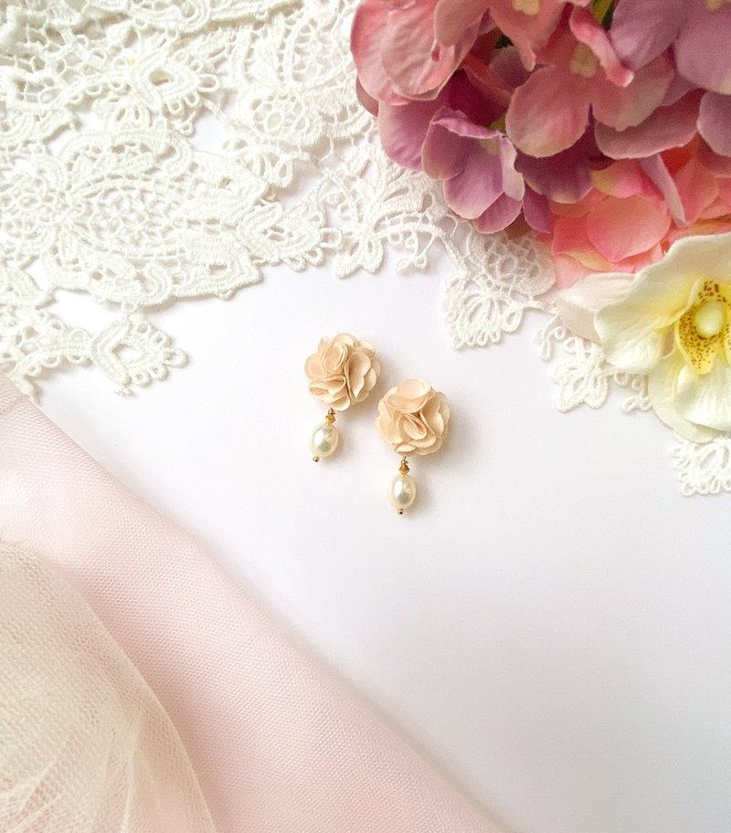 RURI | 杏色希望之花 淡水珍珠 耳环 耳夹 - 耳环/耳夹 - 珍珠 粉红色