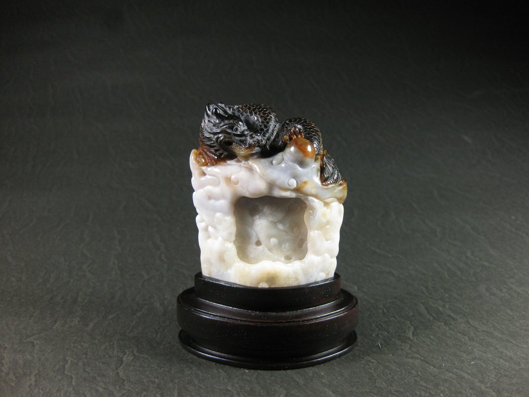 雕件 祥龙戏珠 台湾雪花玉/一体成形巧色黑白雕刻 - 摆饰 - 玉石 黑色