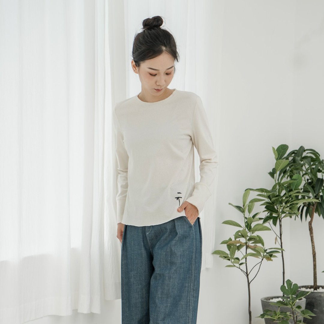 有機棉 女生毛邊長袖T恤 打底衫 宋徽宗花押刺繡 白tee SH180420 - 女装 T 恤 - 棉．麻 白色
