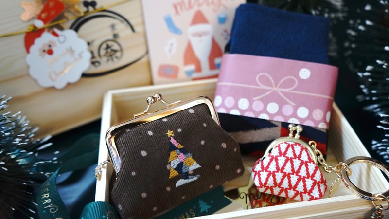 【圣诞礼盒】2022耶诞限定口金包木盒 (花织超赞的耶诞树) - 皮夹/钱包 - 棉．麻 