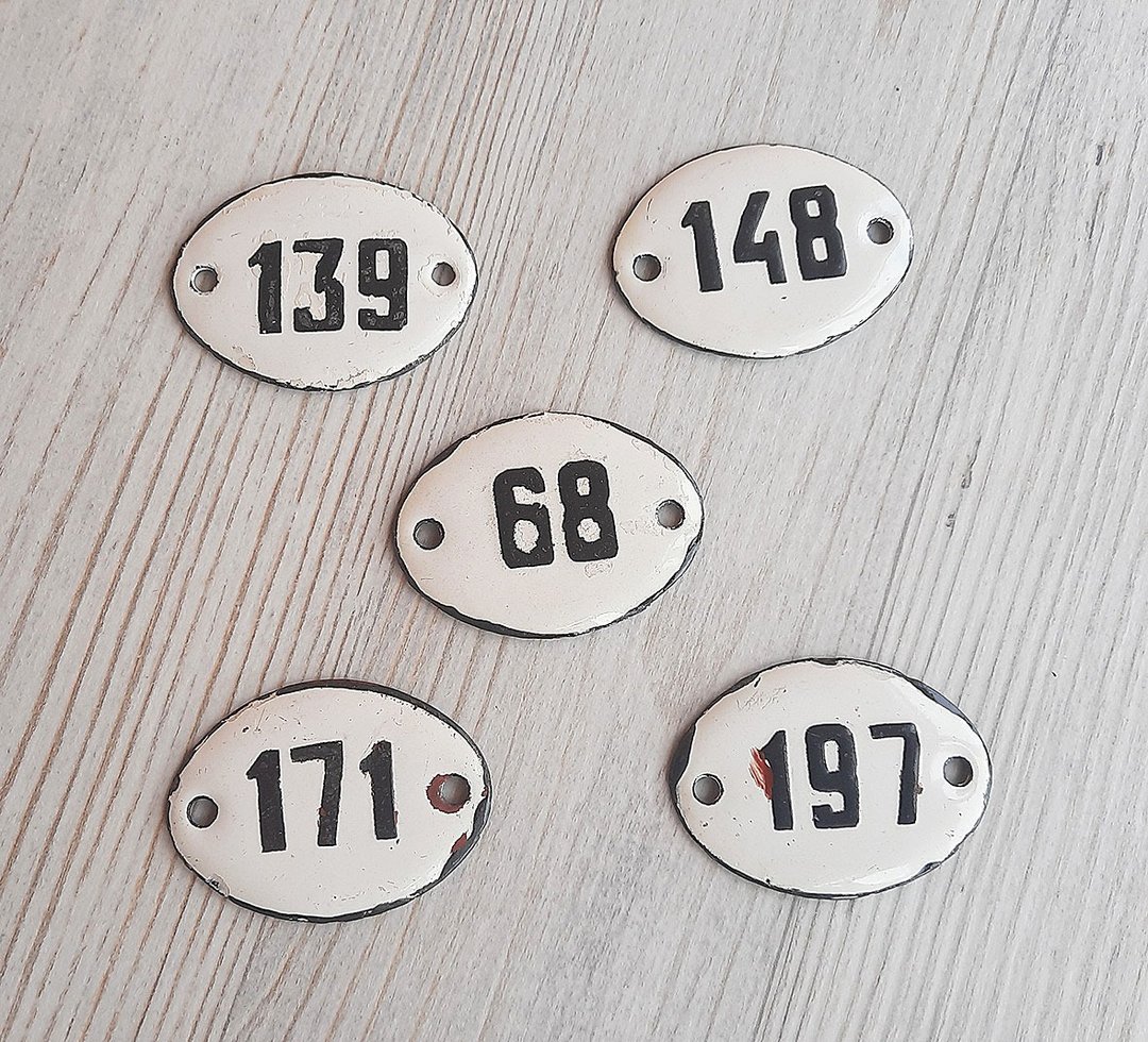 Retro number door sign 68 139 148 171 197 - vintage enamel metal small numbers - 门帘/门牌 - 其他金属 白色