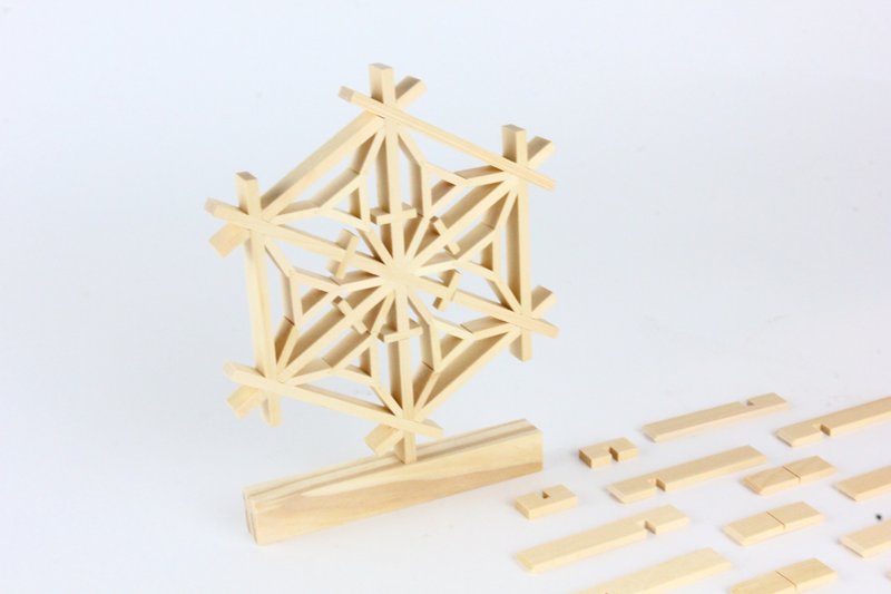 花窗DIY体验包 - 木器窗花杯垫 - 桃花纹 / 象征轮转改运 - 木工/竹艺/纸艺 - 木头 金色