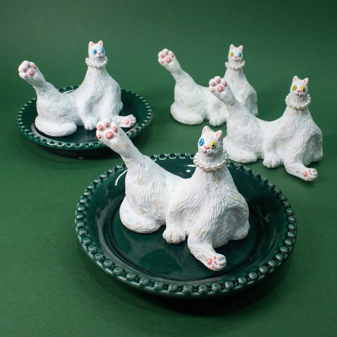 毕业礼物【鸡腿猫 Drumstick Cat 白猫伊莉莎白】戒指座/戒指架 - 收纳用品 - 树脂 