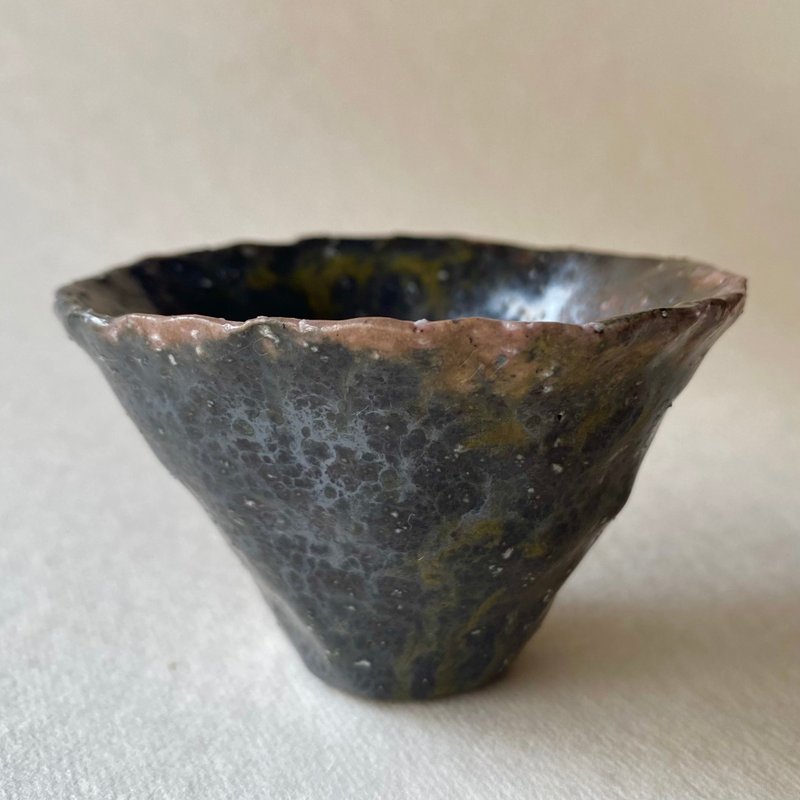 陶/柴烧/绞胎/黑底樱花红小杯/附木盒 - 其他杯子 - 陶 黑色
