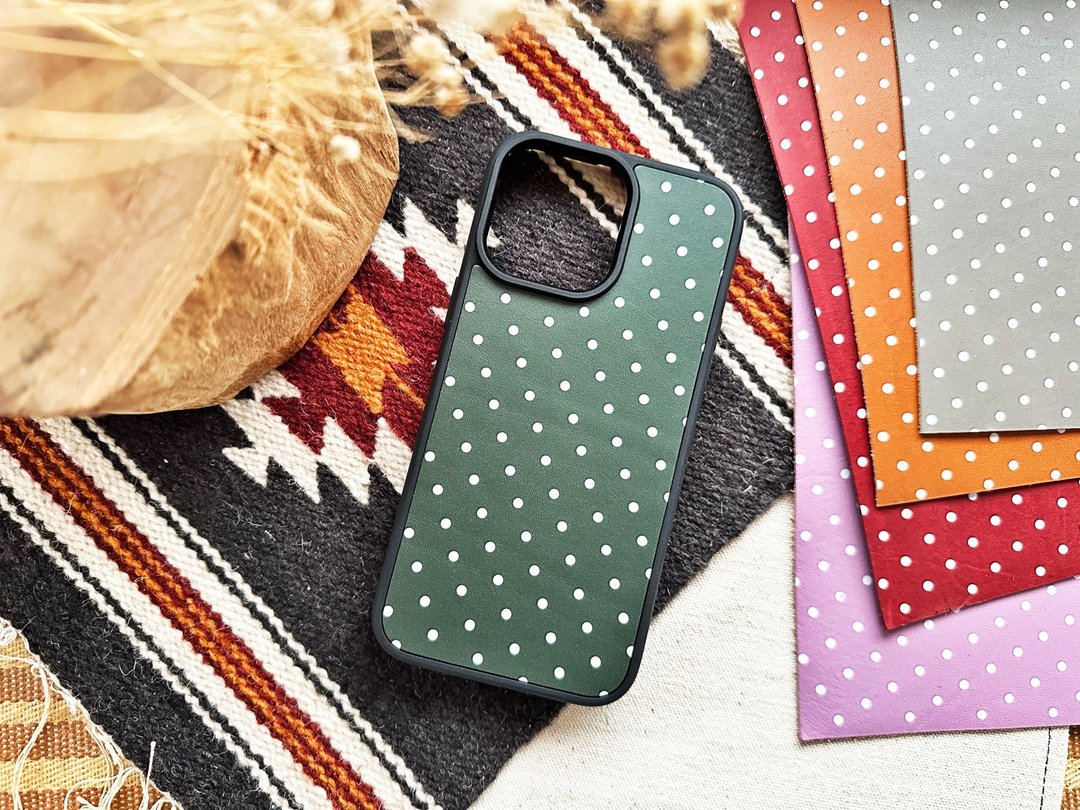 波点点iPhone手机殻 皮革DIY材料包 iPhone17 Pro Xs XR Max 刻名 - 皮件 - 真皮 绿色