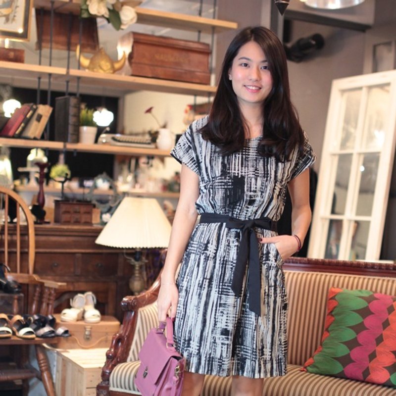 黑白印象弹性松紧洋装 - 洋装/连衣裙 - 其他材质 