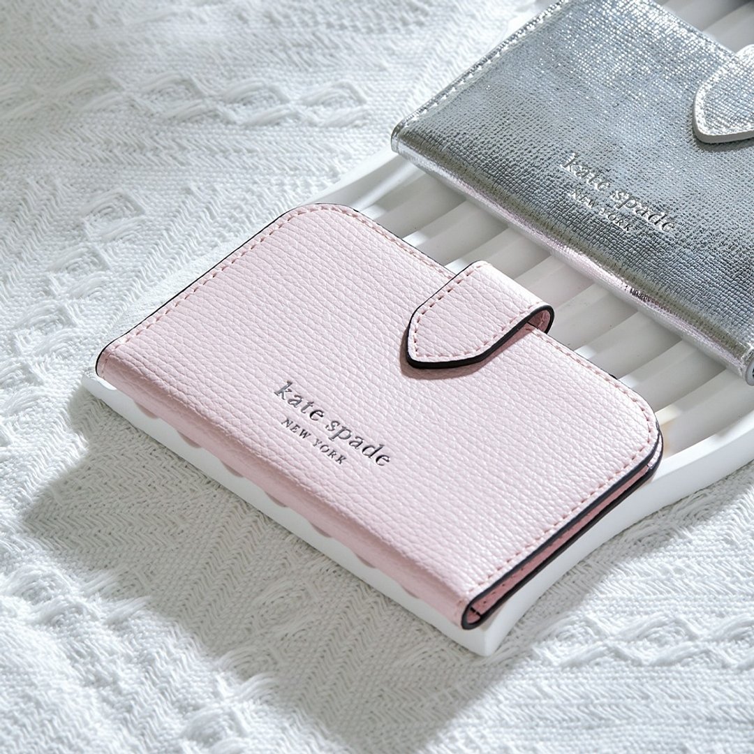 【kate spade】MagSafe磁吸迷你掀盖包 卡包　樱花粉 - 手机配件 - 其他材质 粉红色