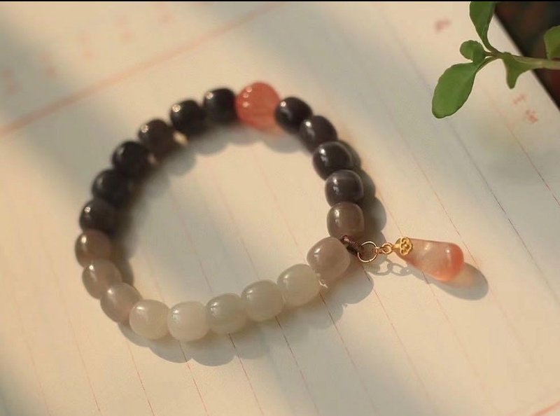 8mm天然和田玉 /和阗玉-烟紫玉 南红莲花南红水滴设计单圈手持手m - 手链/手环 - 玉石 绿色