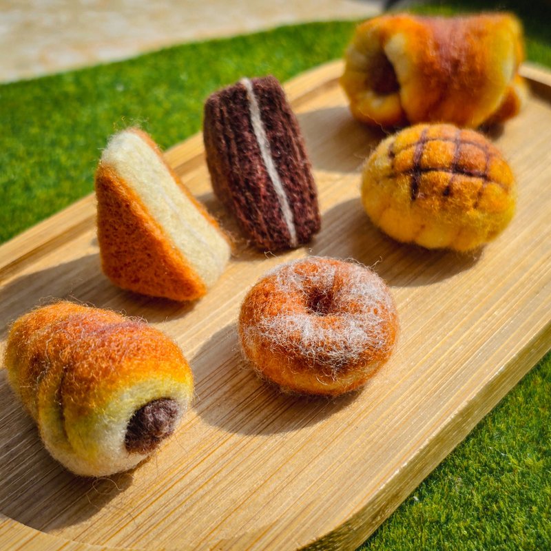 羊毛毡 三角蛋糕钥匙圈(香草) | 俗胖系列 | 古早味 - 钥匙链/钥匙包 - 羊毛 咖啡色