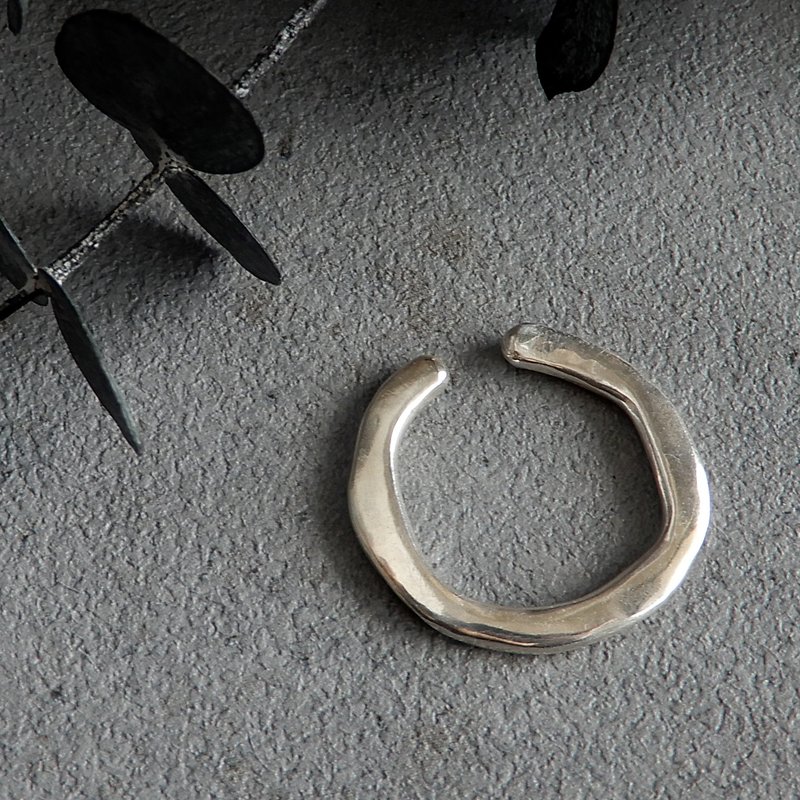 Swag Ear Cuff Flat / silver C089 - 耳环/耳夹 - 纯银 银色