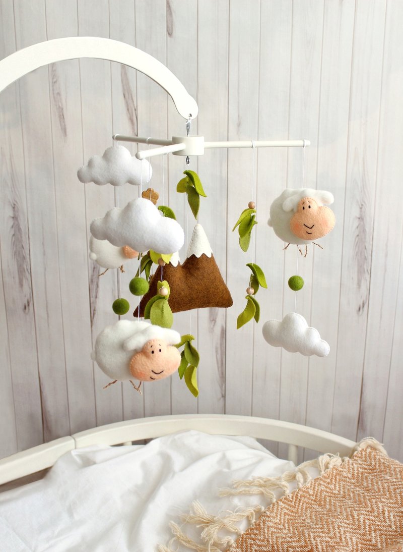 Sheep in the green leaves felt crib baby mobile, Woodland nursery cot mobile - 玩具/玩偶 - 环保材料 多色