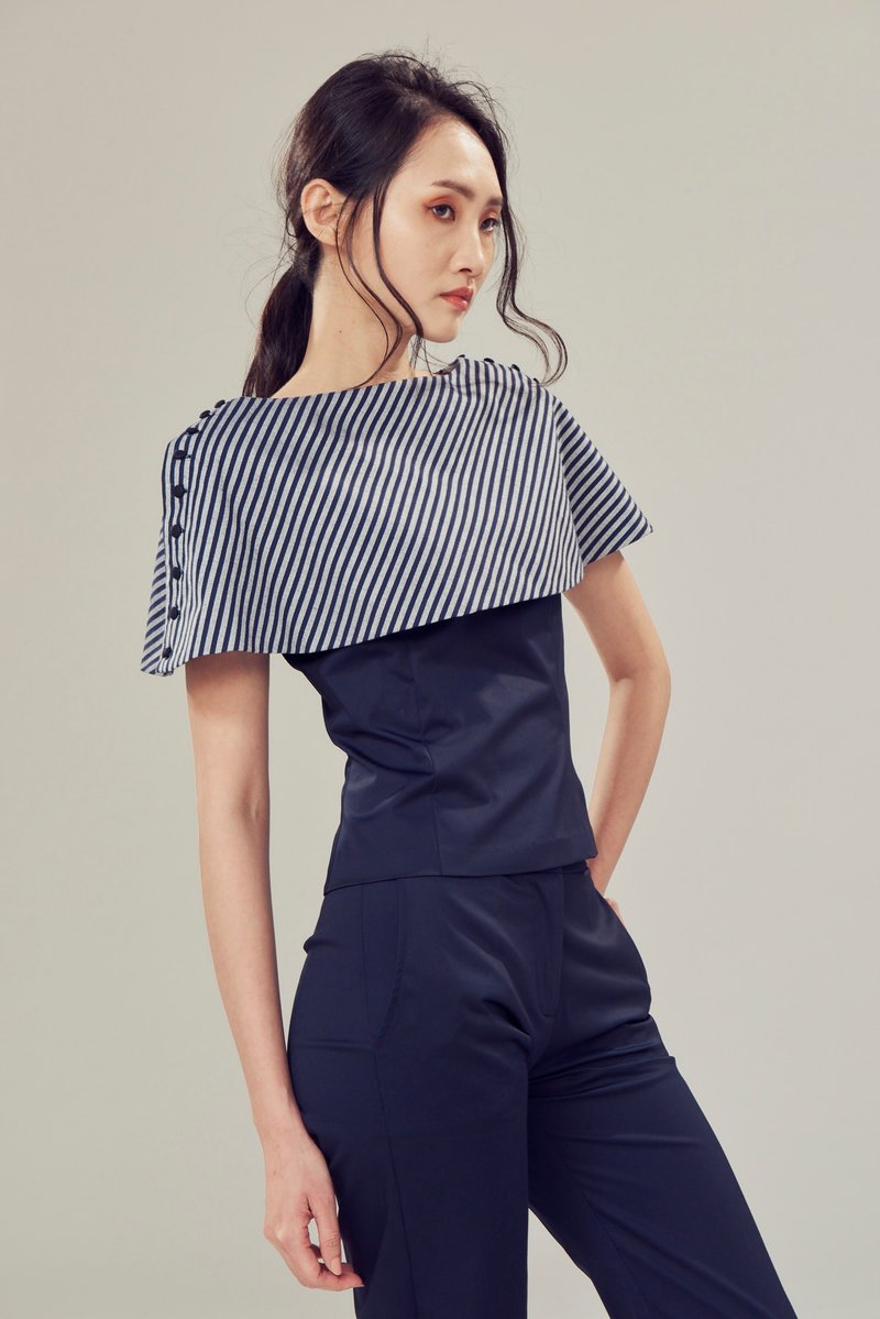 Off-season sale 蓝条纹大圆领包扣上衣 - 女装上衣 - 棉．麻 