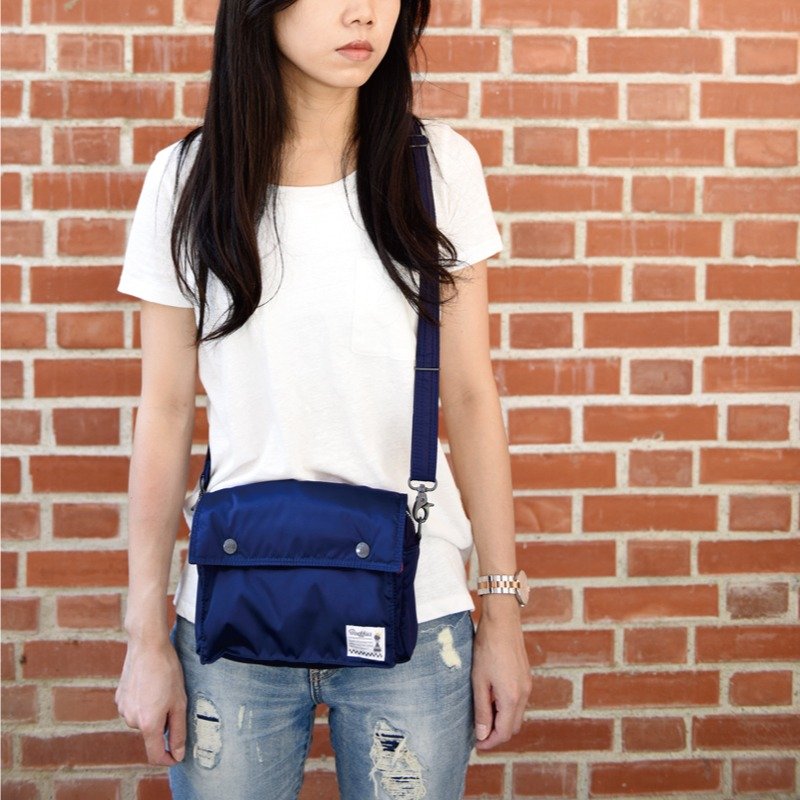 Boeffies  Fantastic 轻量经典小侧斜背包 - 海军蓝 Shoulder bag - 侧背包/斜挎包 - 聚酯纤维 蓝色