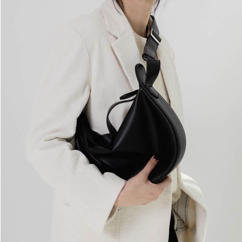 黑色 店主自留 溫柔馬鞍簡約線條 手提單肩斜背小包 PU軟皮好品質 - 侧背包/斜挎包 - 人造皮革 黑色