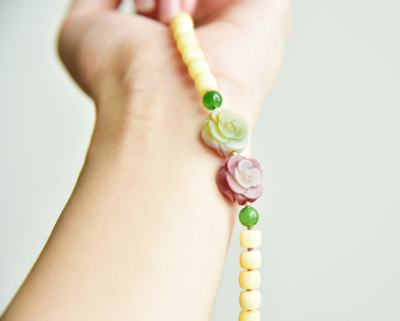 【玫瑰香蜜】Amber天然白花蜜琥珀盐源手工玫瑰花手链 - 手链/手环 - 玉石 绿色