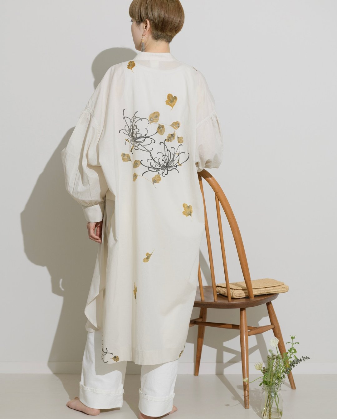 【手绘乱菊图案】柔软水洗．长版衬衫 - 女装上衣 - 棉．麻 卡其色