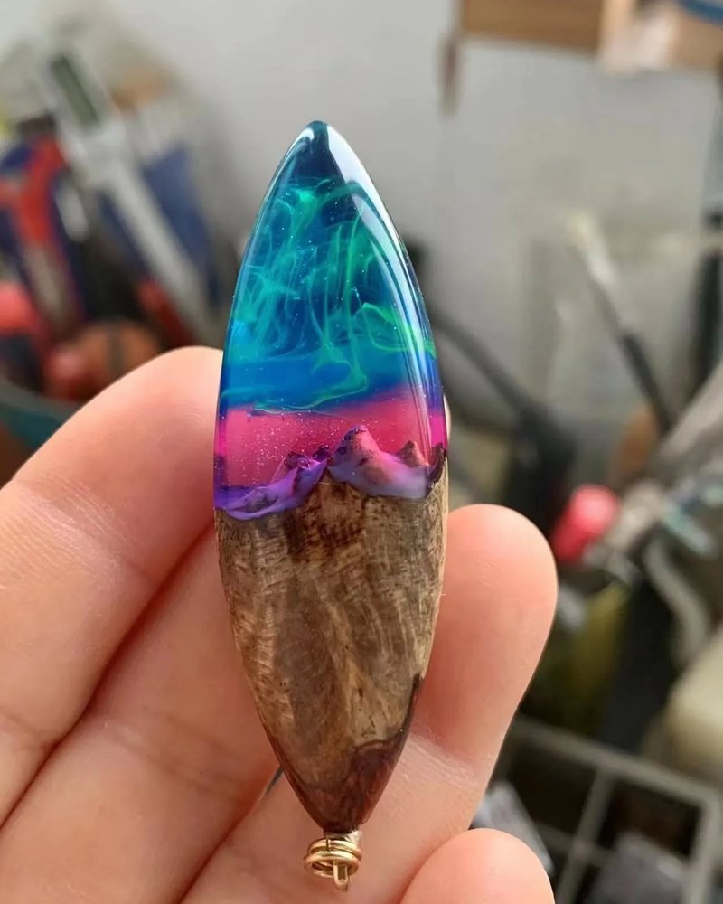 魔幻极光、手工树脂与天然木吊坠、项链、夜光饰品、自然定制礼物 - 项链 - 树脂 多色