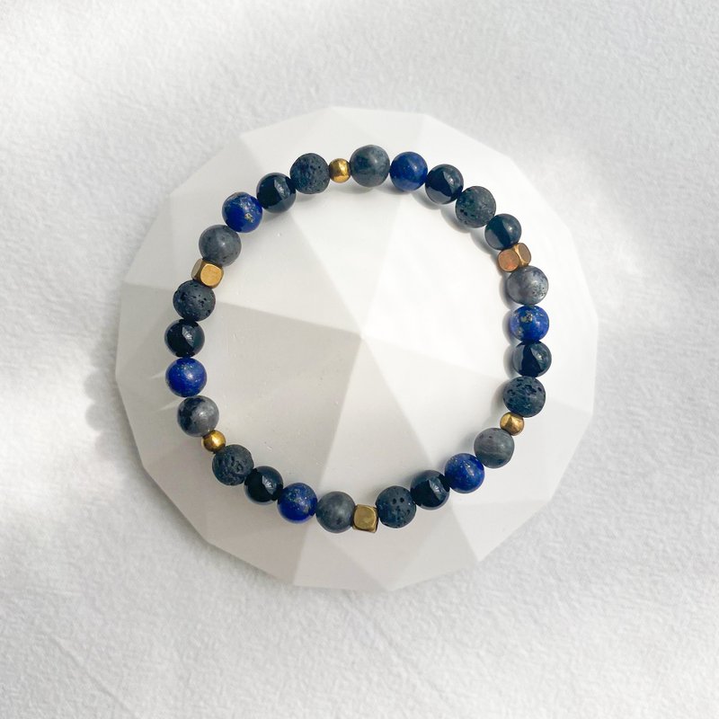 穿梭宇宙 | 青金石/黑闪光石/火山石/黑玛瑙 | 黄铜 | 天然石手环 - 手链/手环 - 石头 蓝色
