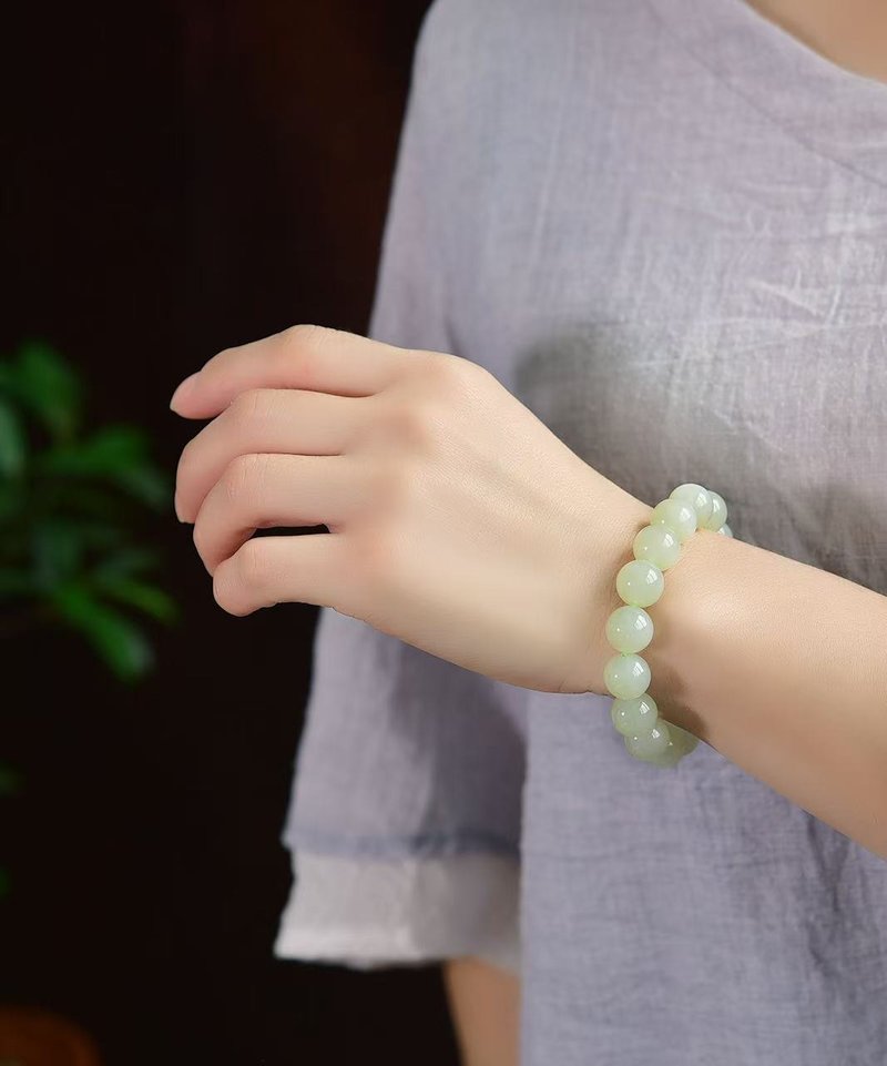 和田玉晴水手链 寓意吉祥如意 雕工精致 上身简单大方 - 手链/手环 - 水晶 