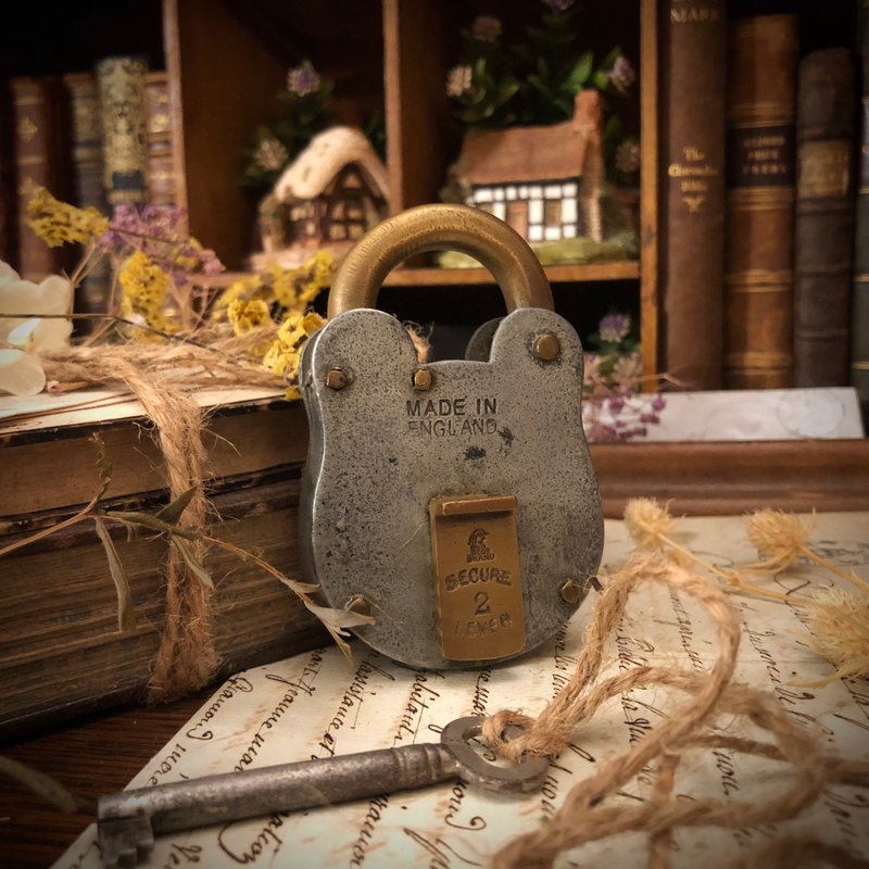 罕见英国维多利亚时期百年铸铁黄铜双色古董大锁-有把原使钥匙 - 其他 - 其他金属 金色