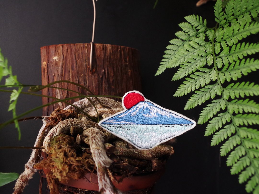 富士山 刺绣别针 /刺绣贴(1个) __ 刺绣、圣诞礼物、插画、包邮 - 徽章/别针 - 绣线 蓝色