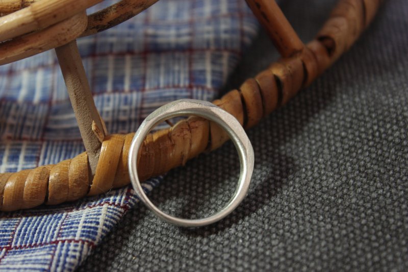 【山雾棱线】纯银戒指 简约线条戒指 设计师手作商品 - 戒指 - 纯银 银色