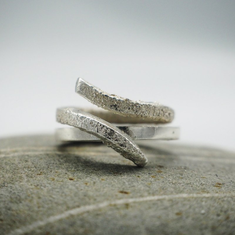 **蛇结 Snake knot** 熔融缠绕纯银戒指 - 戒指 - 其他金属 灰色