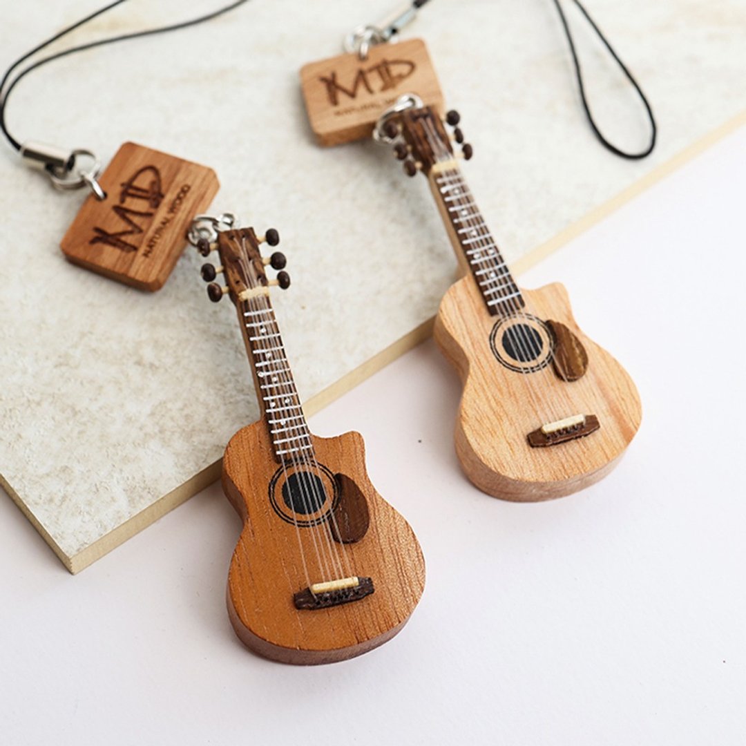 MD 仿真乐器吊饰 民谣吉他 有弦款 acoustic guitar - 钥匙链/钥匙包 - 木头 咖啡色