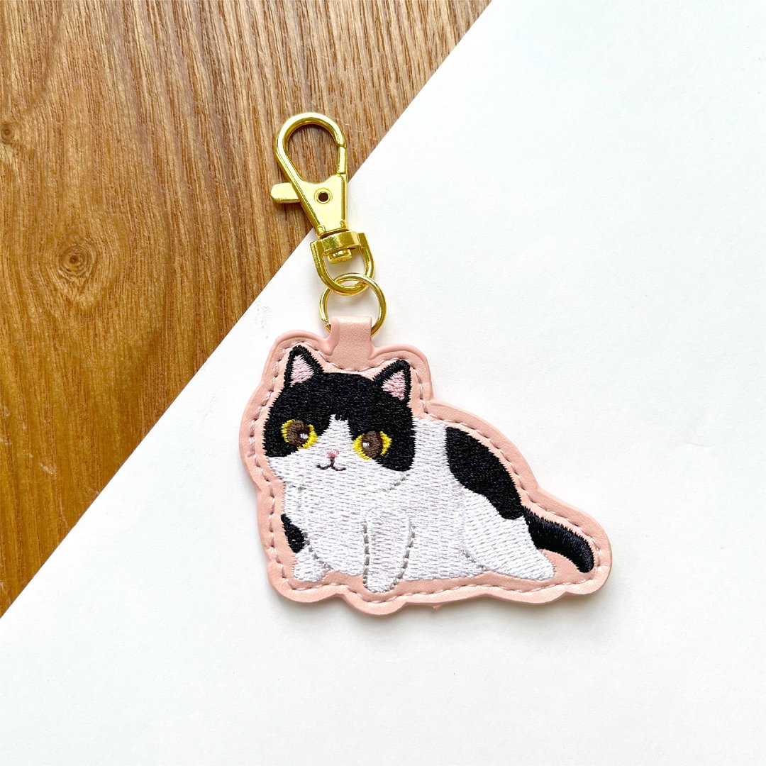 Meow 黑白猫猫粉红色匙扣匙圈挂饰 - 钥匙链/钥匙包 - 其他材质 粉红色